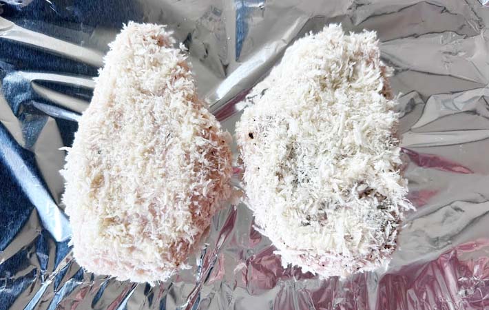 『サラダチキンのかんたんパン粉焼き』を作る写真
