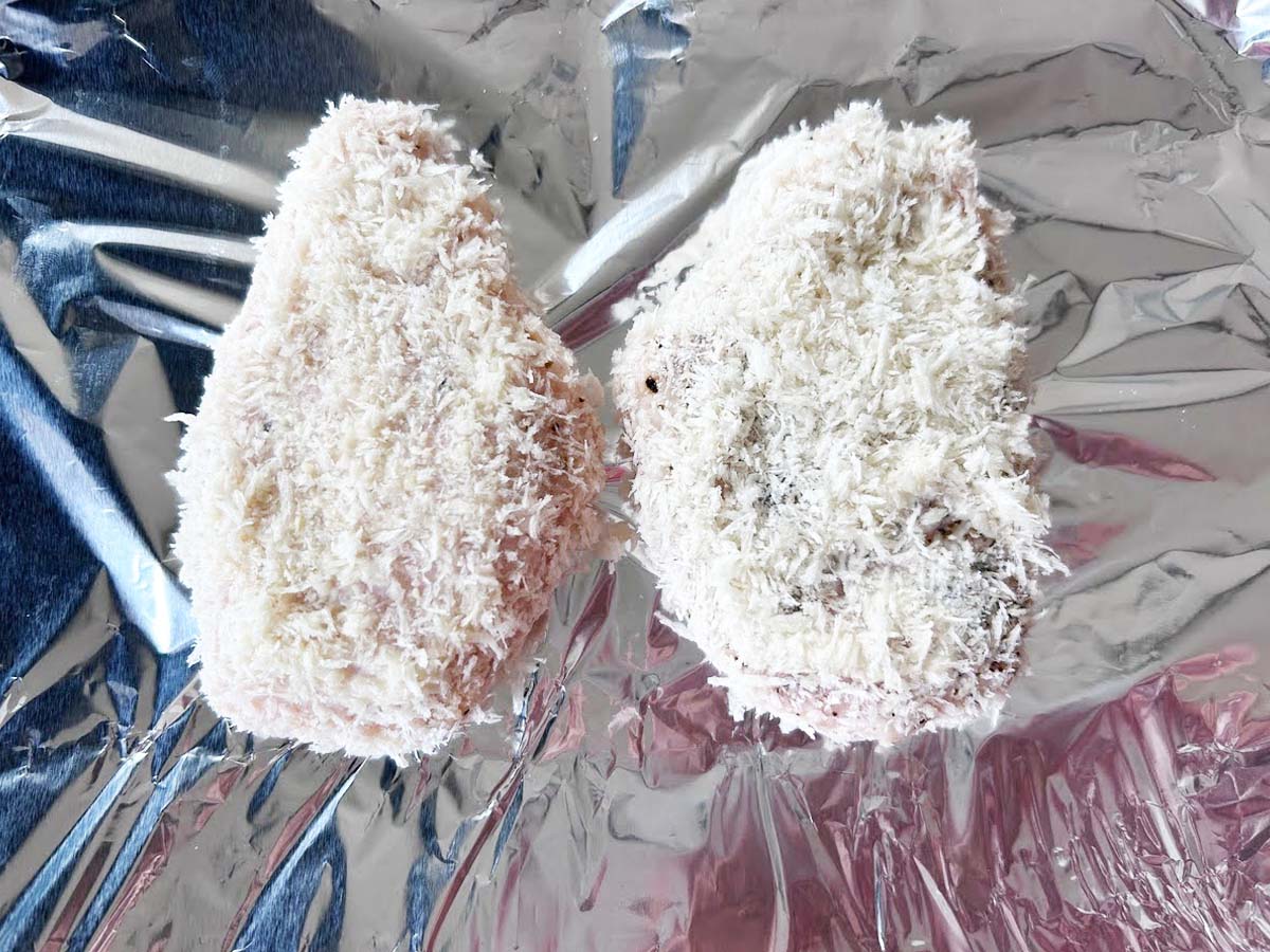 『サラダチキンのかんたんパン粉焼き』を作る写真