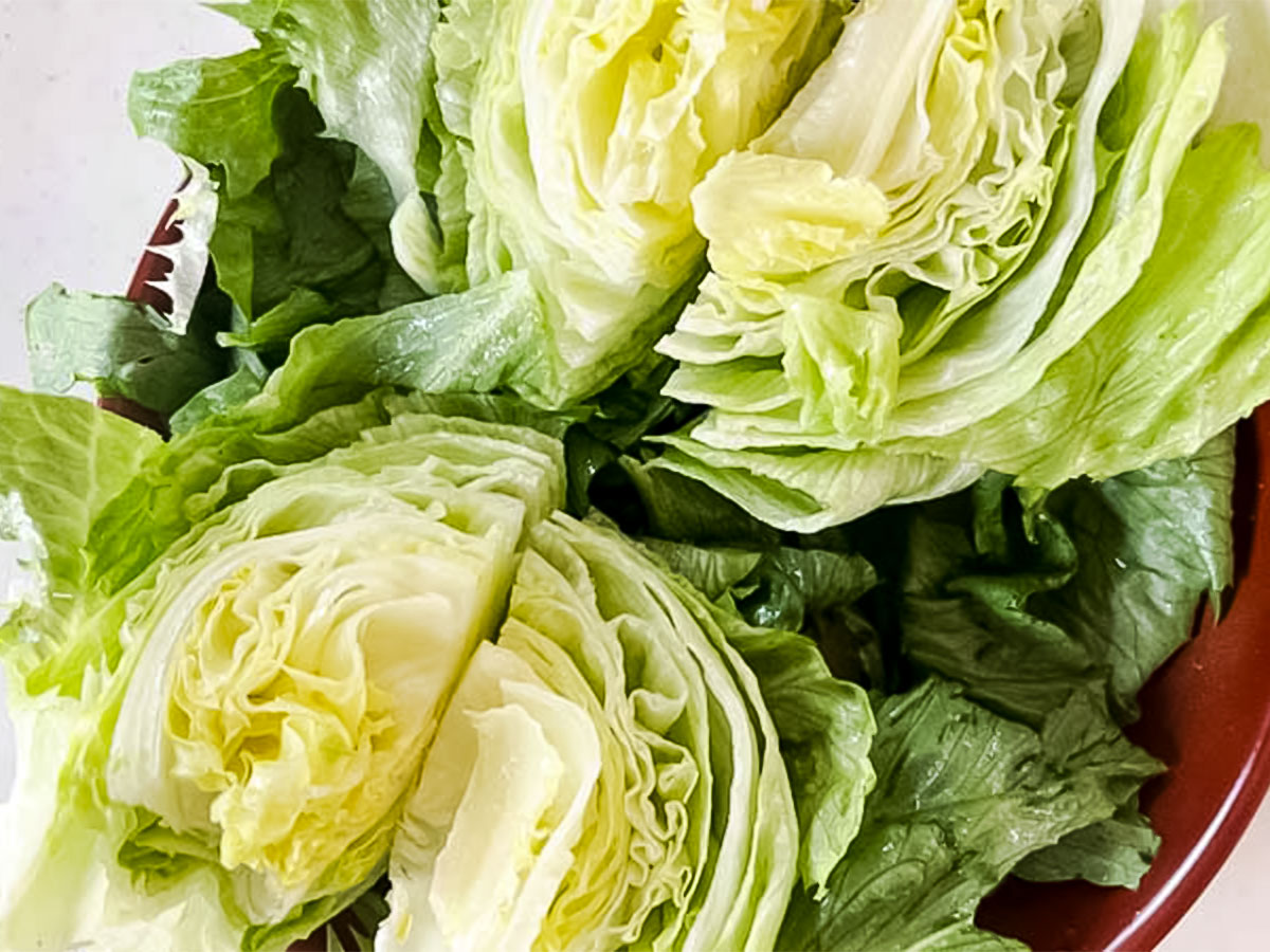 『まるごとレタスと豚肉のらくらくレンジ蒸し』を作る写真