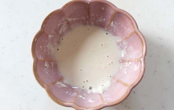 『ちくわとハムチーズの春巻き』を作る写真
