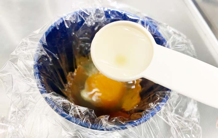 レンジで卵焼きを作る写真