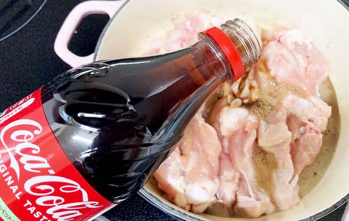 『鶏肉のコーラ煮』を作る写真