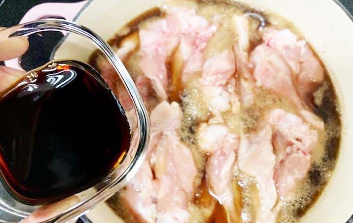 『鶏肉のコーラ煮』を作る写真