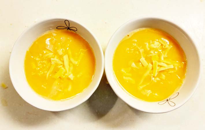 『チーズ入り茶碗蒸し』を作る写真
