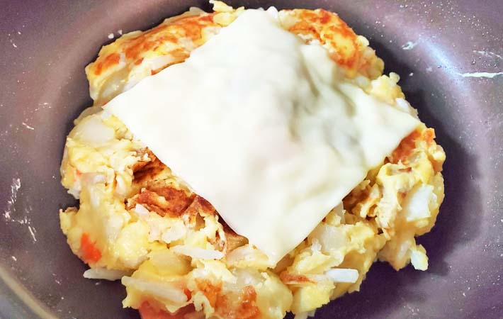 『ポテサラお好み焼き』を作る写真