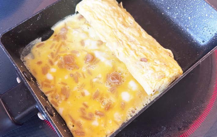 『なめたけ玉子焼き』を作る写真