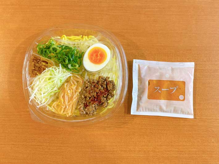 『さっぽろ純連監修 冷し味噌担担麺』を開封した様子