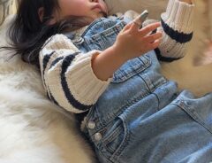 犬と子供の画像