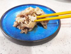 脂が浮いた豚肉の写真