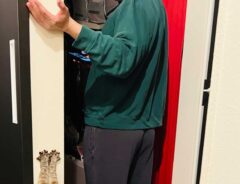 猫と夫の写真