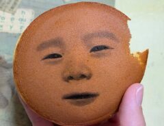 子供の顔がプリントされたどら焼き