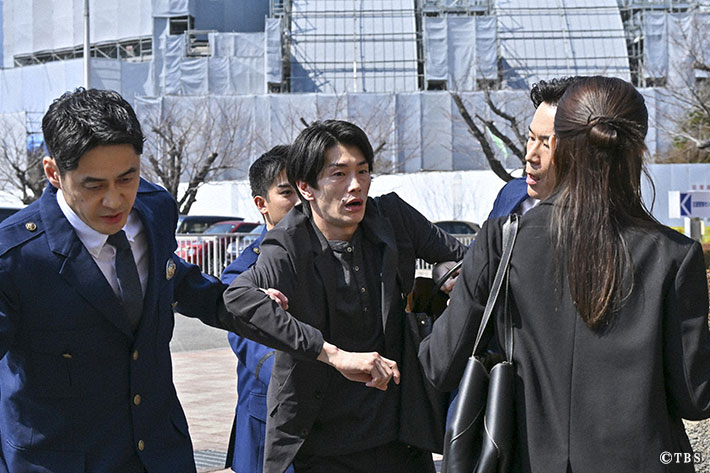 『キャスター』場面写真