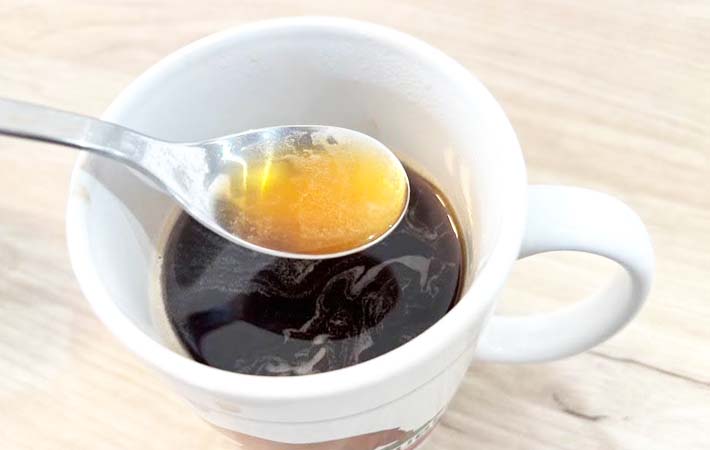 『水で溶かしたインスタントコーヒー』の写真