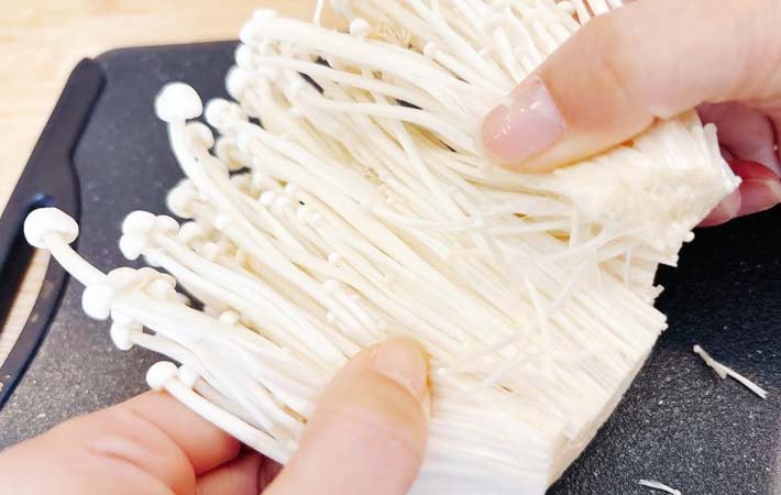 エノキをフォークでほぐす裏技の写真