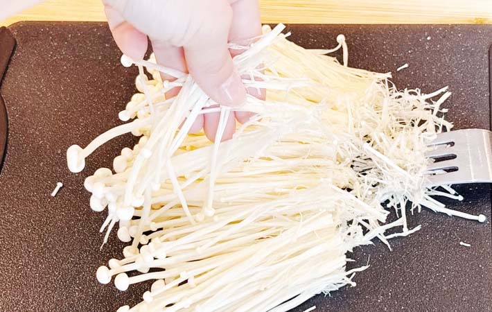エノキをフォークでほぐす裏技の写真