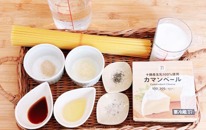 『北海道生乳100% 使用カマンベールで濃厚チーズパスタ』の材料写真