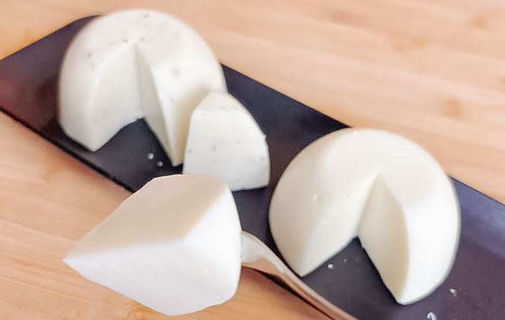 『増えるチーズ』を作る写真