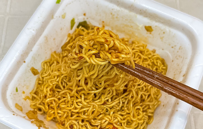 『カップ焼きそば』の完成写真