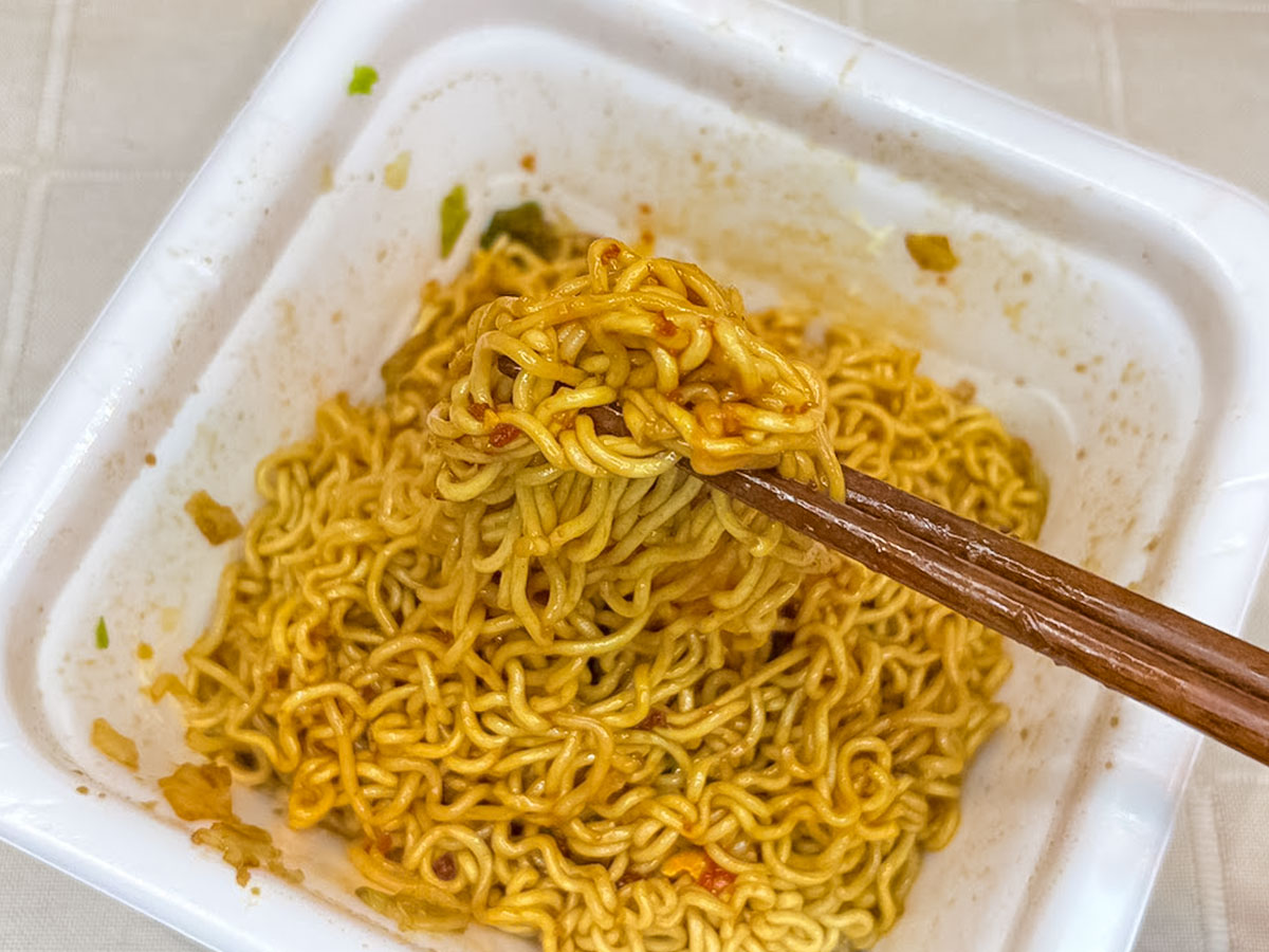 『カップ焼きそば』の完成写真