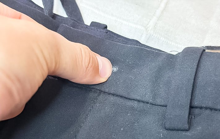 洋服に洗剤がついた写真