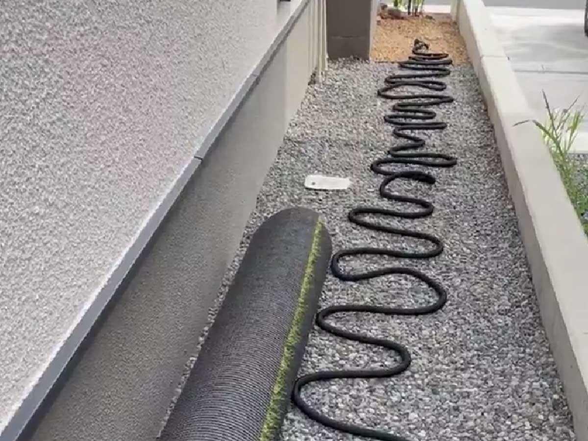 伸びるホースの画像