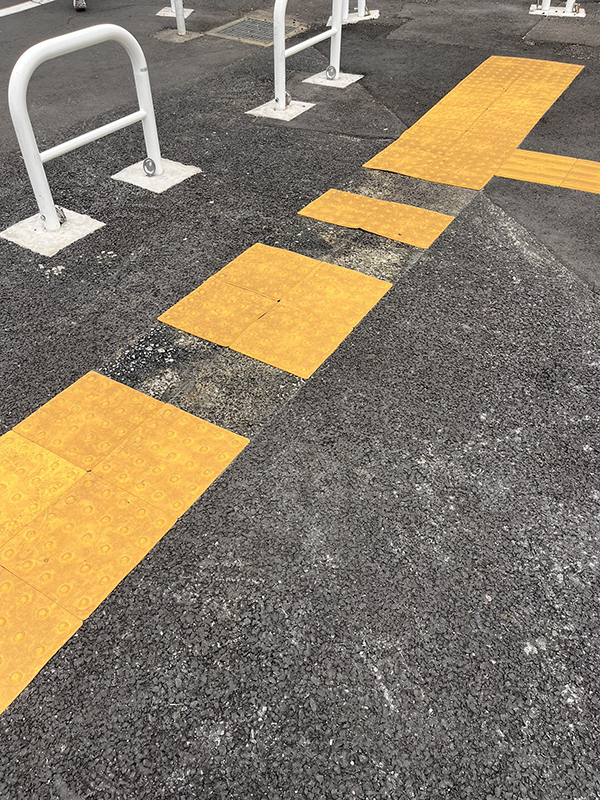 点字ブロックの写真
