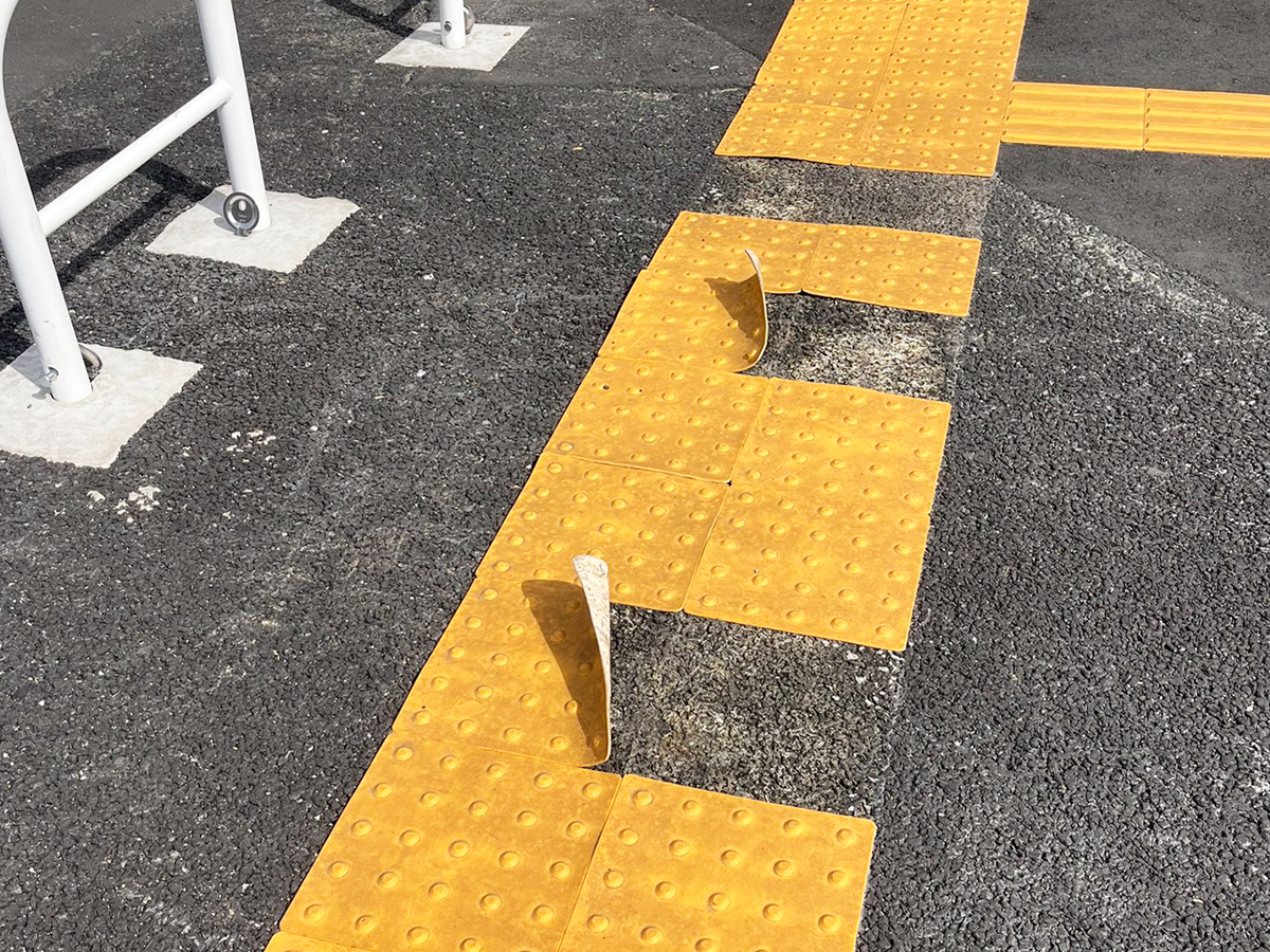 点字ブロックの写真
