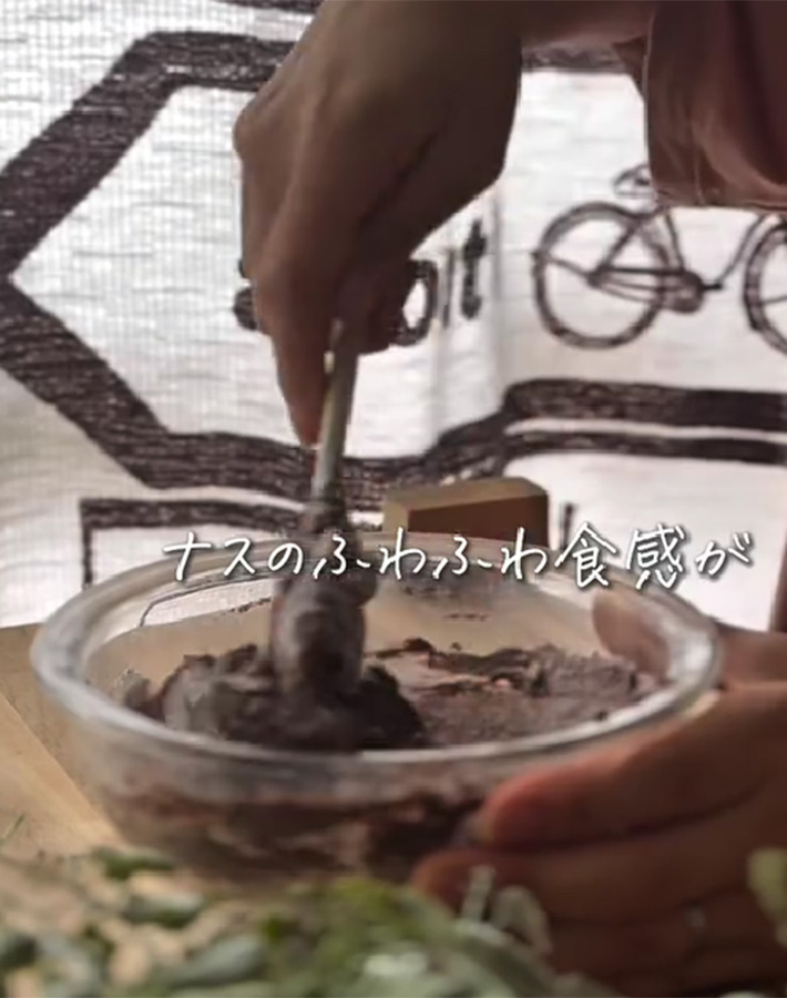 まゆ（healthy_sweets.mayu）さんが紹介した、ナスで作るドーナツ
