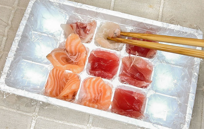 ネタを敷き詰めている写真
