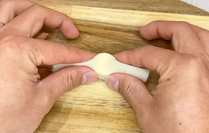『揚げチーズキャンディ』を作る写真