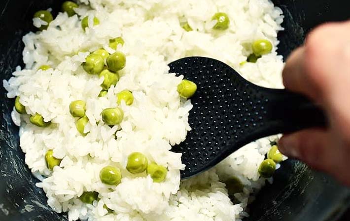 『グリンピースご飯』を作る写真