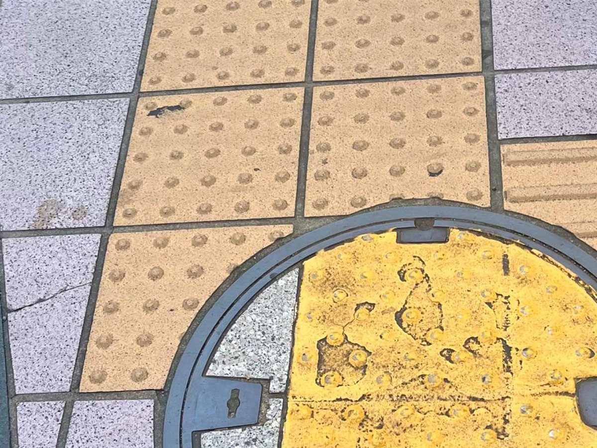 食べ物に見える地面の写真