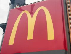マクドナルドのロゴ