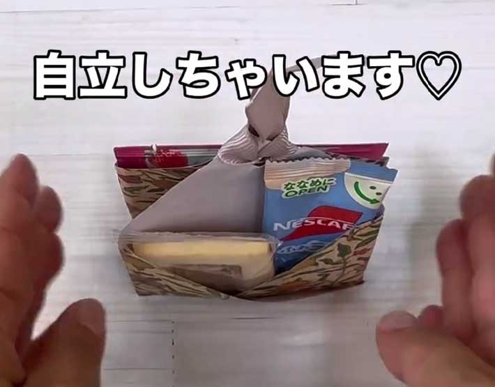 自立するラッピング容器