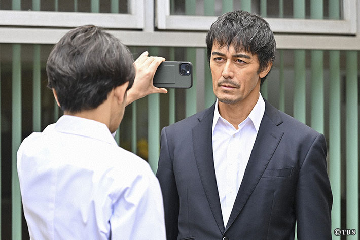 『キャスター』場面写真