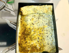 『ゆかり』の玉子焼きを作る写真