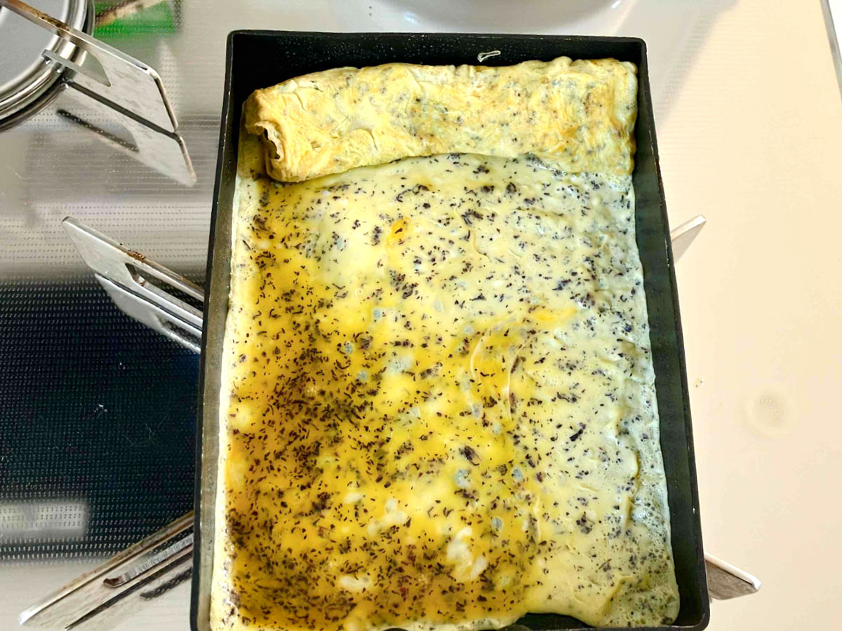 『ゆかり』の玉子焼きを作る写真