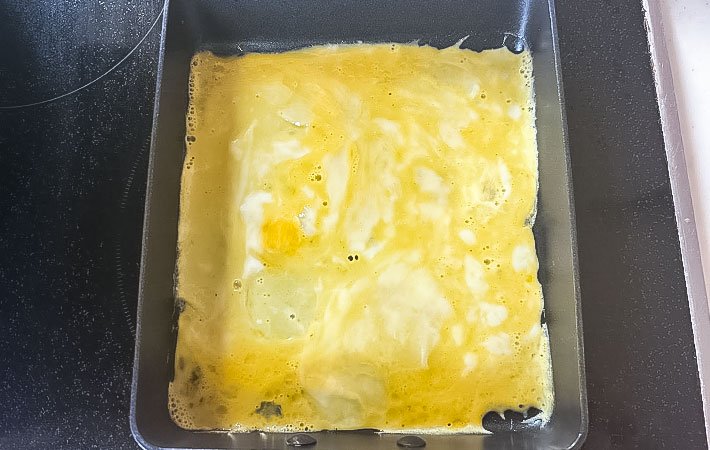 『アスパラ入り玉子焼き』を作る写真