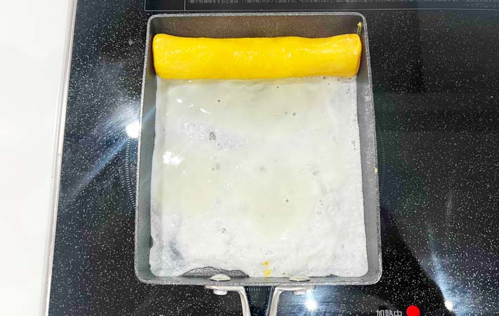 『目玉焼きみたいな卵焼き』を作る写真
