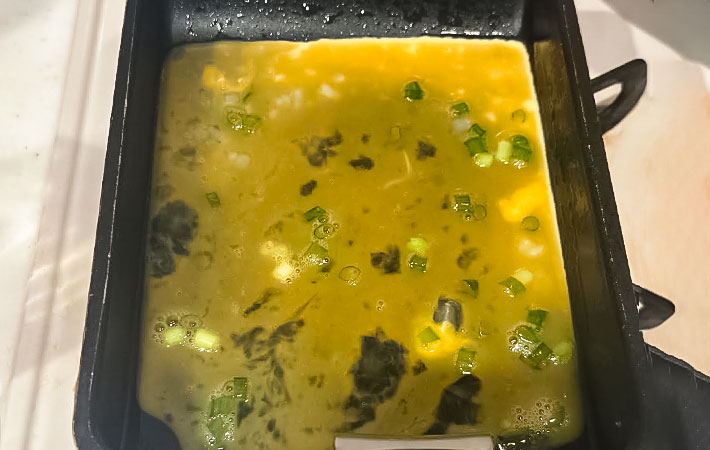 オイスターソース卵焼きを作る写真