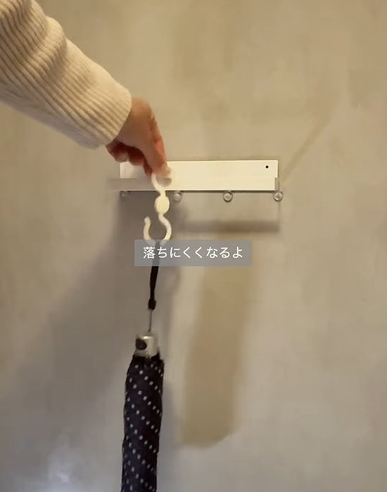マグネットバーの下に貼り付けたクッションゴム