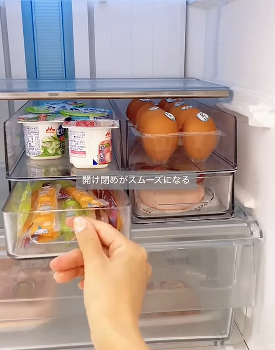 クリアケースを引き出している様子