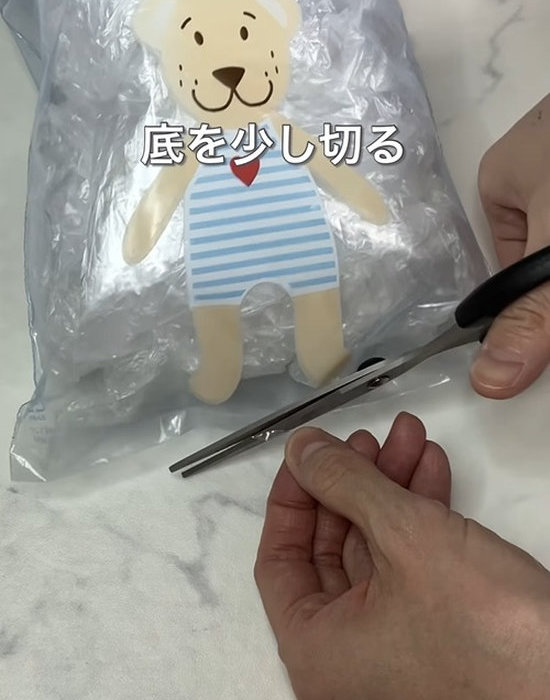 ジップ付き袋に入ったビニール袋