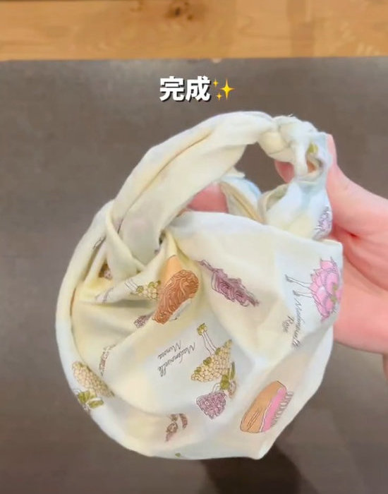 完成したハンカチのバッグ