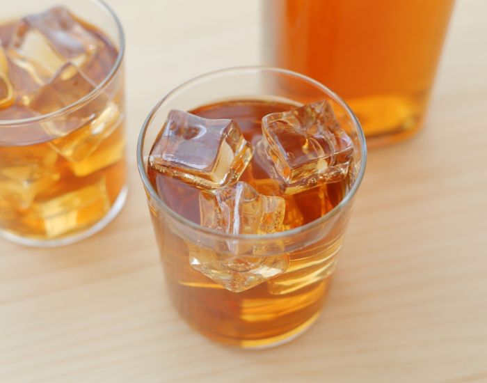 コップに入れられた麦茶