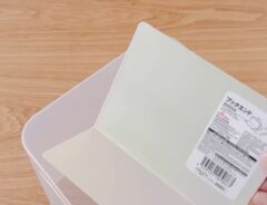 テーブルに置かれたブックエンド