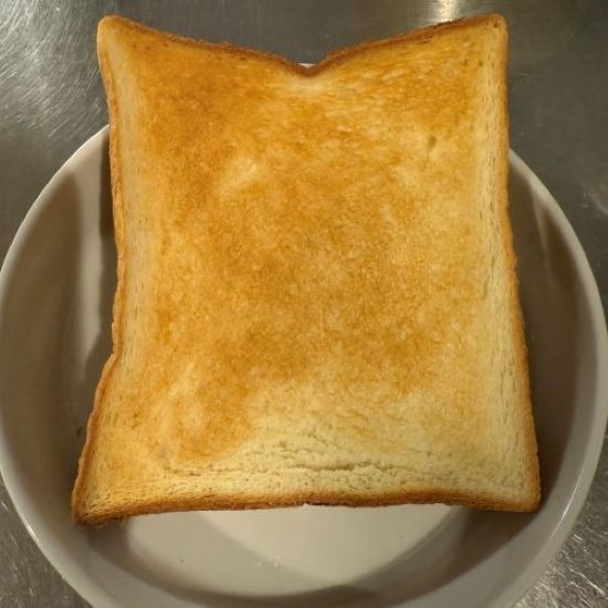 きれいに焼き目がついた食パンの写真