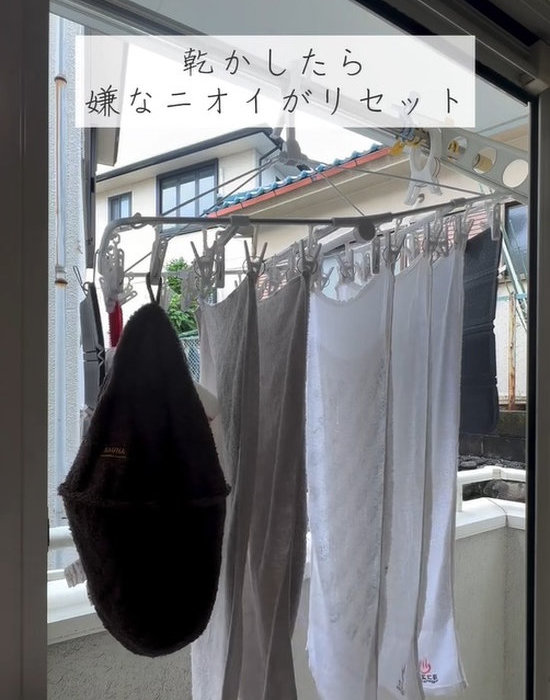 ベランダで干されている洗濯物