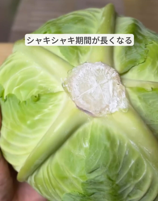 芯に小麦粉を塗ったキャベツ