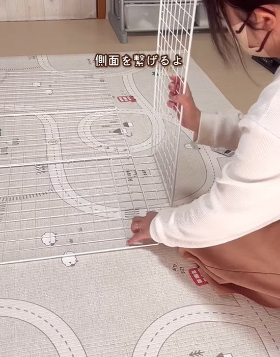 ワイヤーネットを固定している様子
